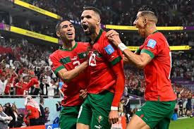 "Découvrez l’ambition du Maroc de rejoindre le top 10 mondial du football. Un article complet sur les progrès des Lions de l’Atlas, leurs atouts et les défis à surmonter pour devenir une superpuissance footballistique."

