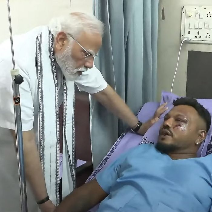 « Je suis sorti des décombres » : le survivant du crash de l’avion d’Air India raconte comment il a échappé à la mort